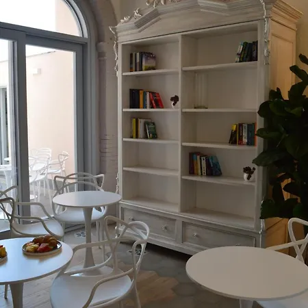 Tanit & Bed & Breakfast