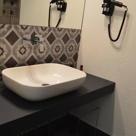 Frühstückspension Tanit & 4*