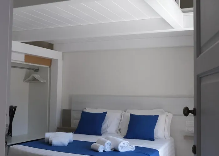 Tanit & Oda ve Kahvaltı 4*